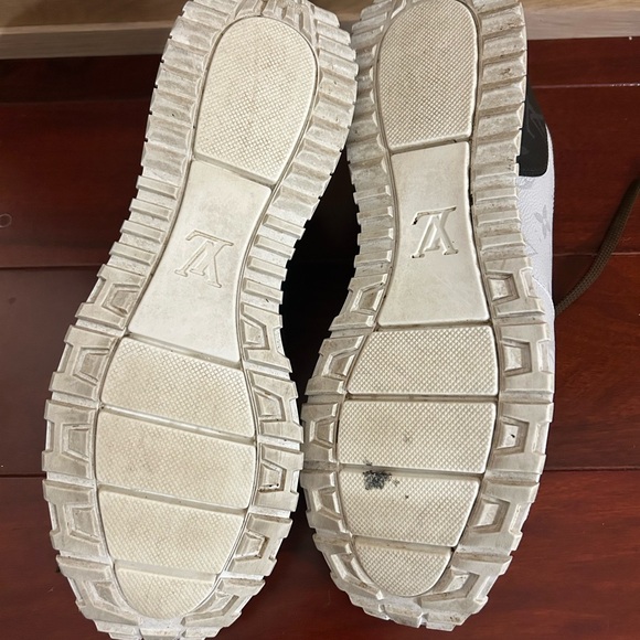 Louis Vuitton ‘Tri-Color’ Run Away Sneaker Men’s Size 12 Excellent Condition - Picture 8 of 9
